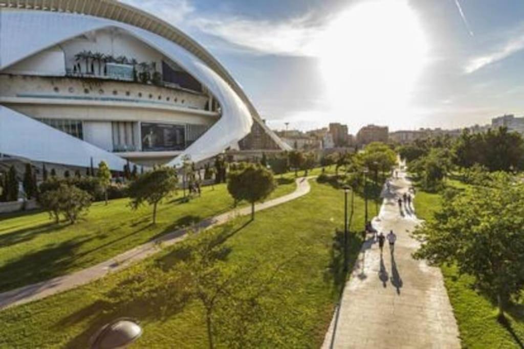 Apartamento En La Playa Las Arenas +Wifi+Ac Valência Exterior foto